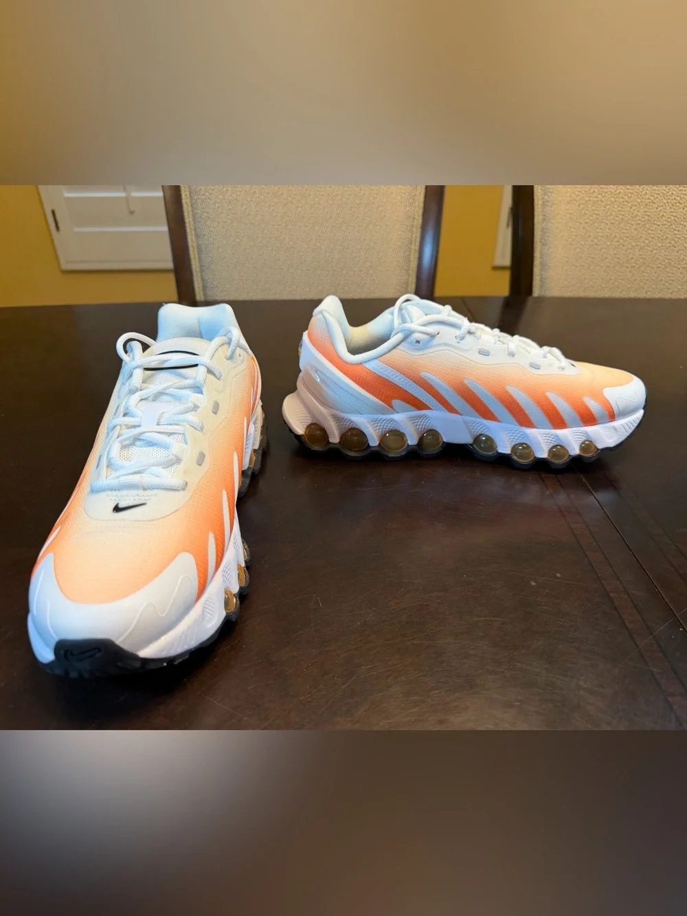 New Nike Air Max DN8 Orange White Sneaker Shoes Size US 6.5Y